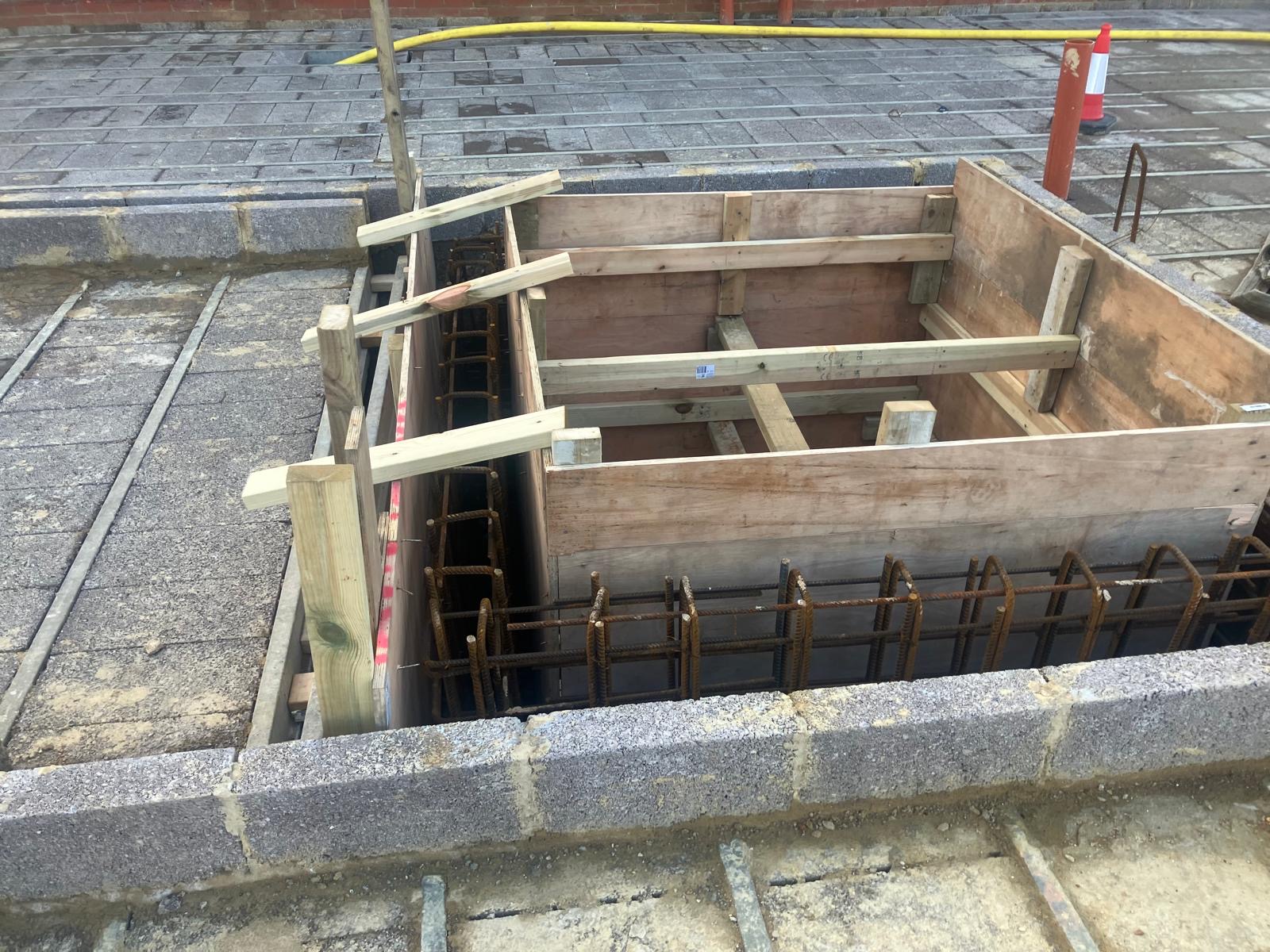 Column pad foundation rebar and formwork